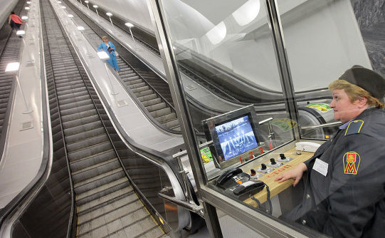 Пассажирам московского метро подскажут, как встать на эскалаторе