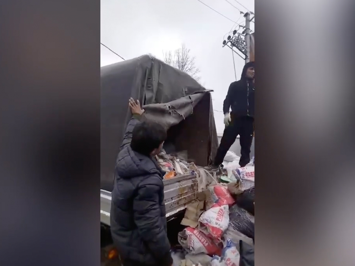 В Истре поймали разбрасывающих мусор мигрантов