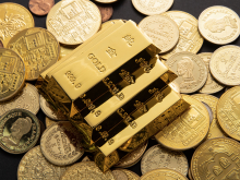 Золото дорожает на волне ожиданий скорого смягчения политики ФРС