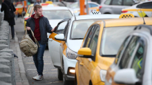 Петр Шкуматов сообщил о резком падении количества заказов такси в Москве 