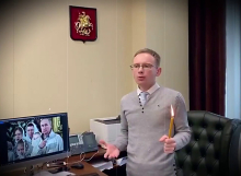 Депутат Мосгордумы посетовал, что его коллеги не хотят ставить свечи за здравие президента