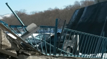 В Приморье водитель грузовика решил сократить маршрут и разрушил мост