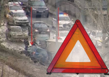 Автомобиль перевернулся на бок в результате ДТП на западе Москвы 