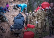 Столичные росгвардейцы приняли участие в захоронении 165 красноармейцев