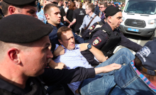 Finita la comedia: как Навальный на акции протеста 5 мая рейтинг себе поднимал