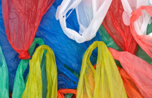 Во Франции ввели запрет на продажу тонких пластиковых пакетов