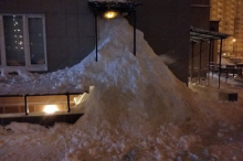  Жители ЖК «Новое Домодедово» засыпали снегом вход в здание своей управляющей компании