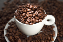 Ученые назвали опасной смесь алкоголя с кофеином