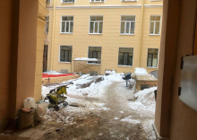Петербуржцы направили губернатору жалобу из-за протекающей крыши и забитых ливневок