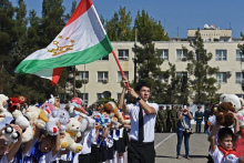В школах Таджикистана запретили хиджабы и бороды