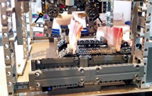 Яичницу с беконом приготовит робот из Lego