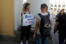 В Санкт-Петербурге во время серии одиночных пикетов за честные выборы начались задержания