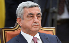 Серж Саргсян стал премьер-министром Армении на фоне «бархатной революции»