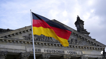 Немецкие власти выделят пострадавшему от коронавируса бизнесу 156 млрд евро