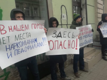 У штаба Навального в Санкт-Петербурге проходит митинг против педофилов 