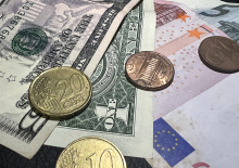 Эксперты объяснили предпочтения россиян в выборе валюты для сбережений