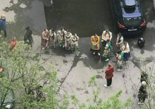 Ветеранов войны поздравили с Днем Победы танцами во дворах и песнями под окнами 