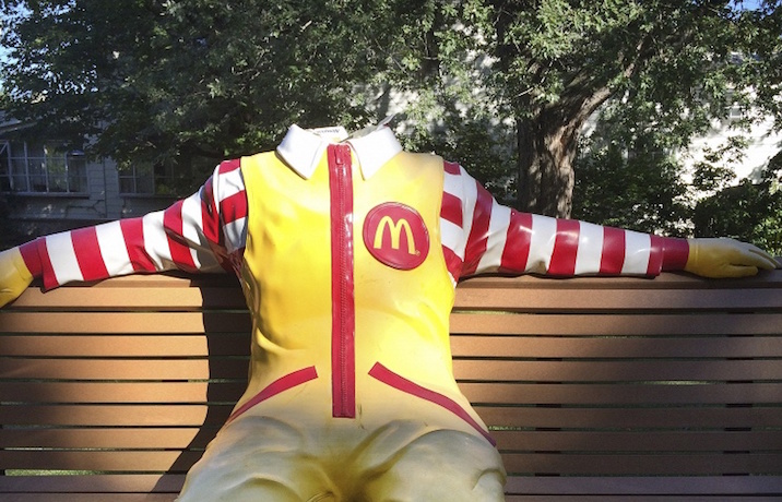 В США неизвестные обезглавили фигуру клоуна Рональда Макдональда