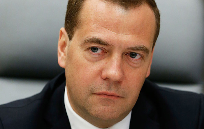 Медведев утвердил правила пользования лампадами и кадилом
