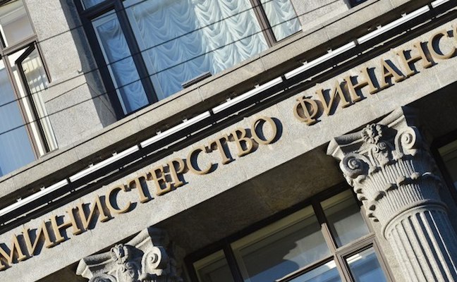 В российских министерствах начали экономить на командировках и бумаге