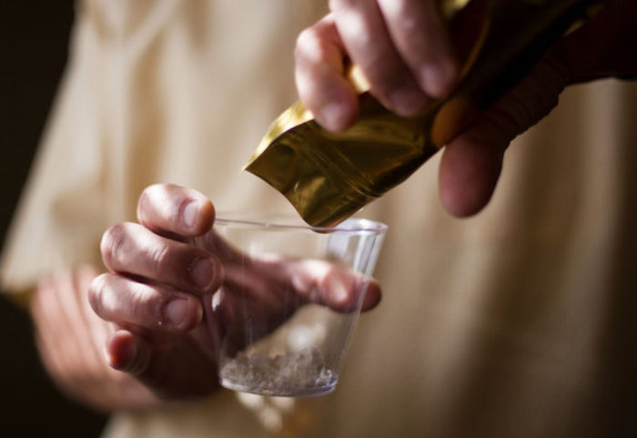 Роспотребнадзор поддержал идею ввести запрет на «сухой алкоголь»