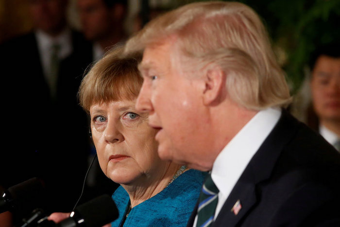 Меркель учила Трампа, как вести себя с Путиным