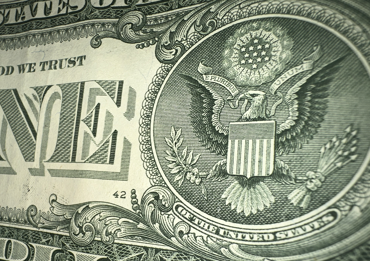 США живут в кредит, Россия — по средствам