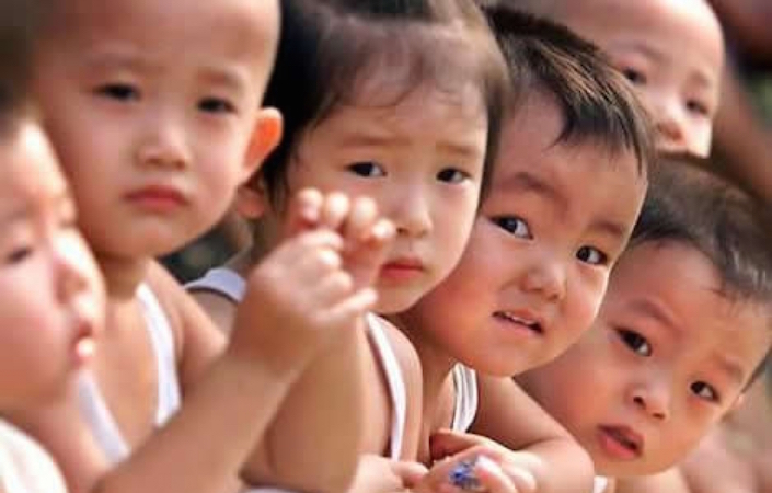 Китайским семьям официально разрешили иметь двоих детей