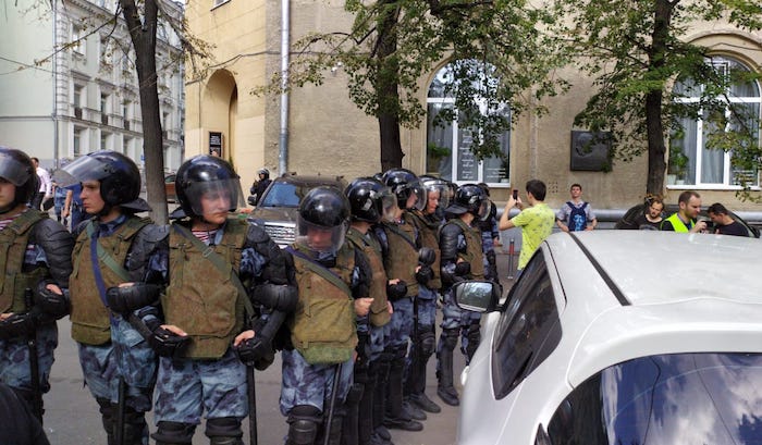 Бизнесменам предложили закрыть заведения на время незаконной акции в Москве 3 августа для защиты имущества