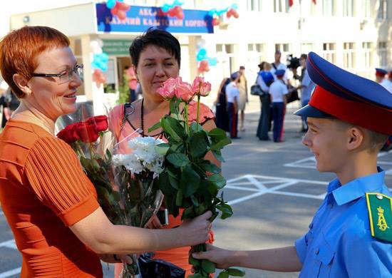 Сергей Шойгу поздравил работников образовательных учреждений военного ведомства с Днем учителя