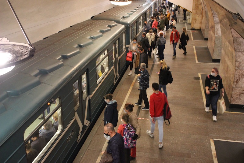 В московском метро задержан безработный, угрожавший девушке ножом