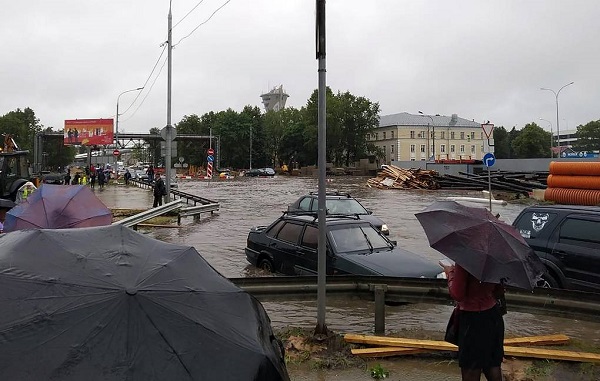 Потоп у аэропорта Шереметьево и сбой движения поездов: дожди спровоцировали в московском регионе транспортный коллапс
