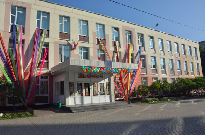 Родители требуют остановить объединение школы №1207 и уволить ее директора Андрея Родионова