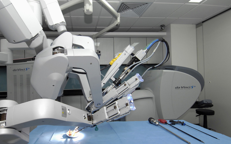 Московские хирурги провели онлайн-мастер-класс по операции с помощью робота