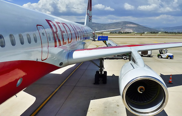 Самолет, летевший в Сочи, совершил аварийную посадку в Тюмени