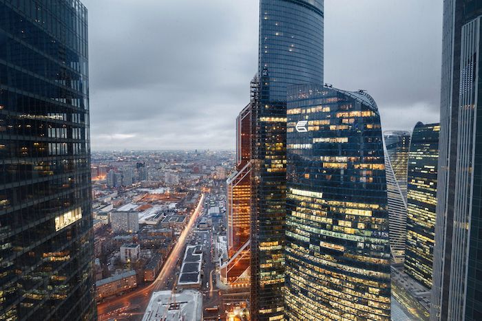 С небоскреба в Москва-сити упал мужчина