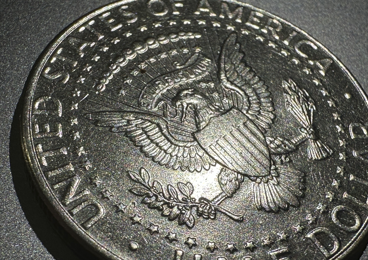 Борьба с ценами на бензин для США приоритетнее антироссийских санкций