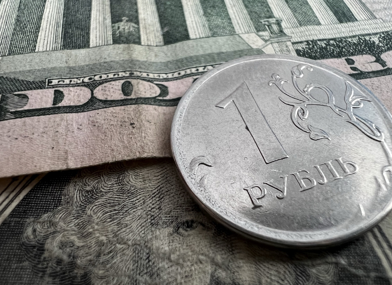 Финансовые аналитики рассказали, чего ждать от курса рубля до конца года
