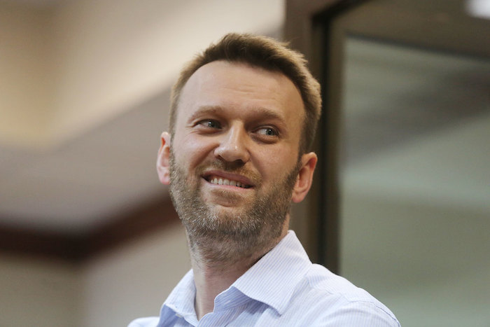 Навальный хочет «настучать по башке» москвичу за «неправильные» вопросы