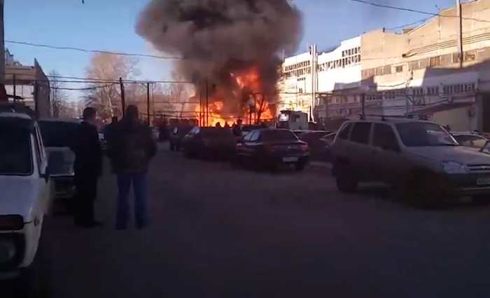 В Рязани на заводе производству жидкости для розжига произошел пожар