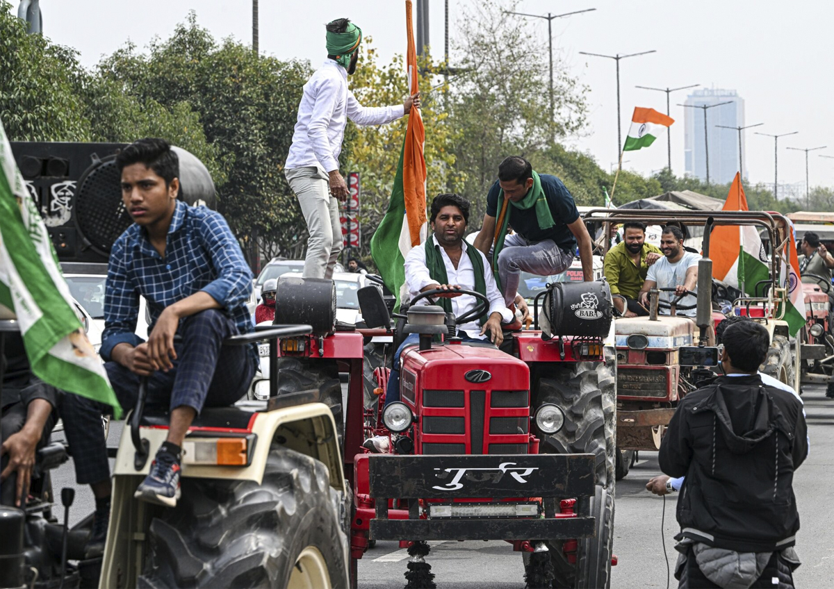 Протестующие фермеры в Индии отправятся в столицу на общественном транспорте