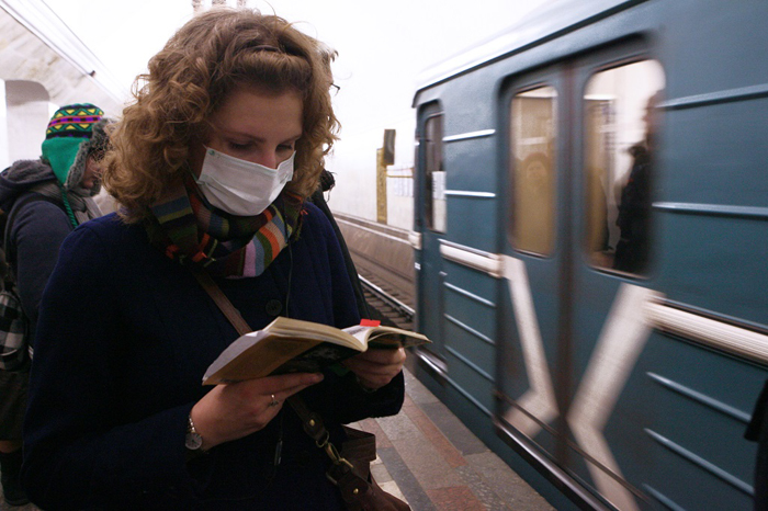 Политолог не видит необходимости в бесплатной раздаче масок в Москве, пока не введен масочный режим