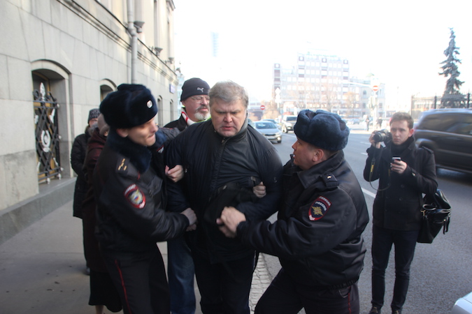 Лидер партии «Яблоко» Сергей Митрохин задержан в центре Москвы