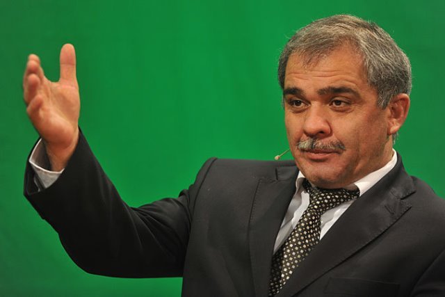 Депортированный из РФ Каромат Шарипов хочет примкнуть к таджикской оппозиции в Европе