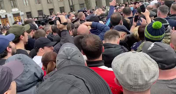 В России и других странах начались протесты против самоизоляции