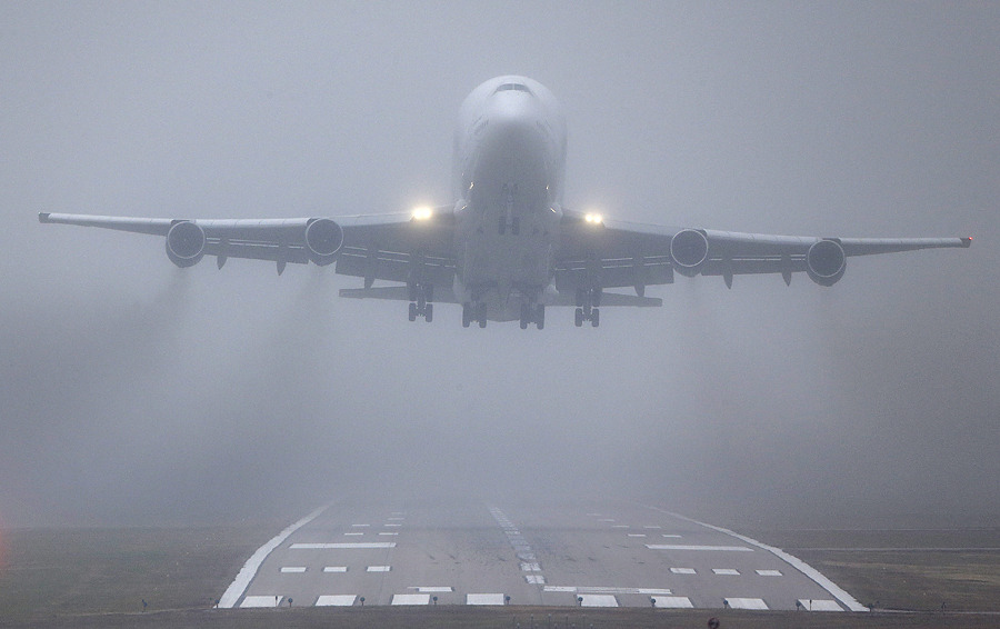 В российских аэропортах задерживаются рейсы из-за густого тумана в Москве