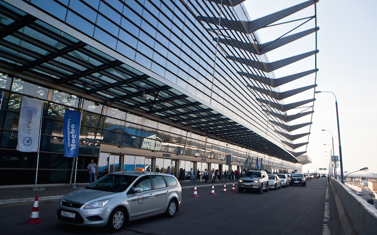 «Внуково»: пассажиры рейса Москва-Минводы находились в здании аэропорта, а не в самолете