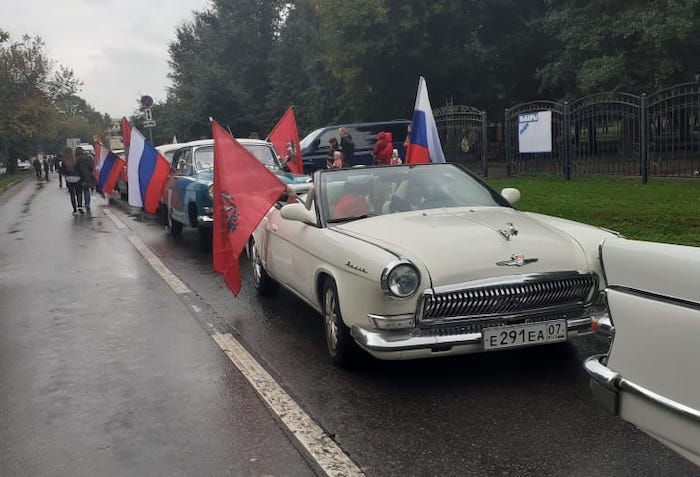 В ЮВАО Москвы прошел автопробег в честь Дня государственного флага России