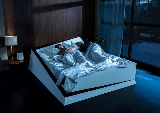 Ford изобрела кровать, возвращающую нарушителей личного пространства на их половину матраса