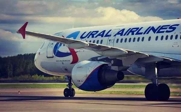 «Уральские авиалинии» перестанут кормить на борту